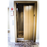 LU/LA elevator with 2 speed sliding landing doors