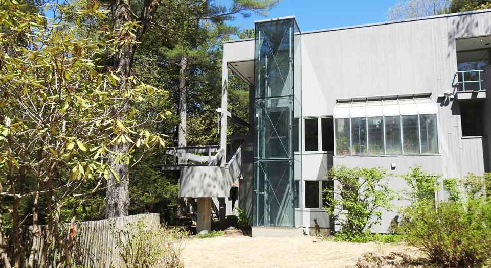 Outdoor elevator